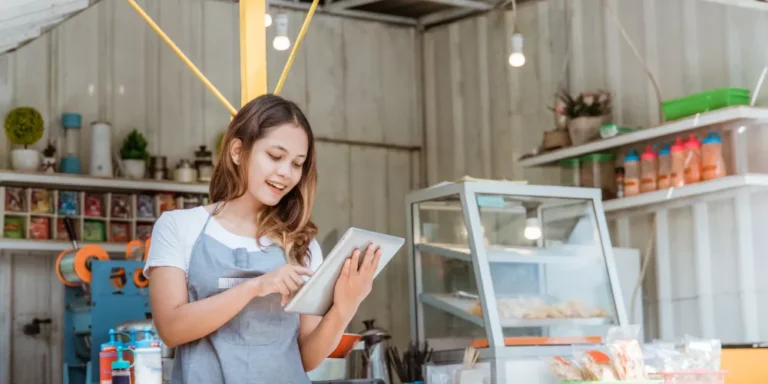 Portable Sewing Machine For Beginners Stitching Small Clothes At Home